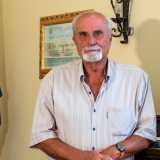 Ci viene anche incontro l'Ammiraglio di squadra Francesco Ricci, curatore del Castello
